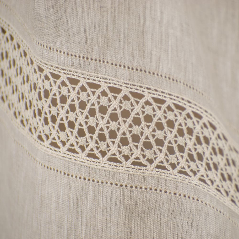 Dettaglio orlo tovaglia Iside in puro lino